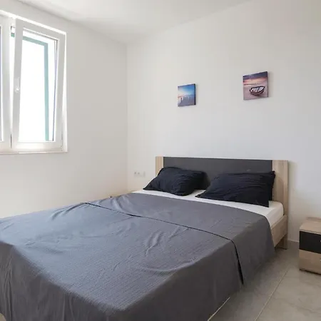 Apartman One-bedroom In Sućuraj