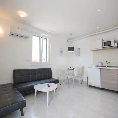 One-bedroom In * Sućuraj